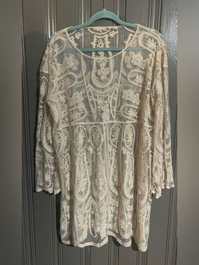 Women's Cream Lace Top/Cover Up
